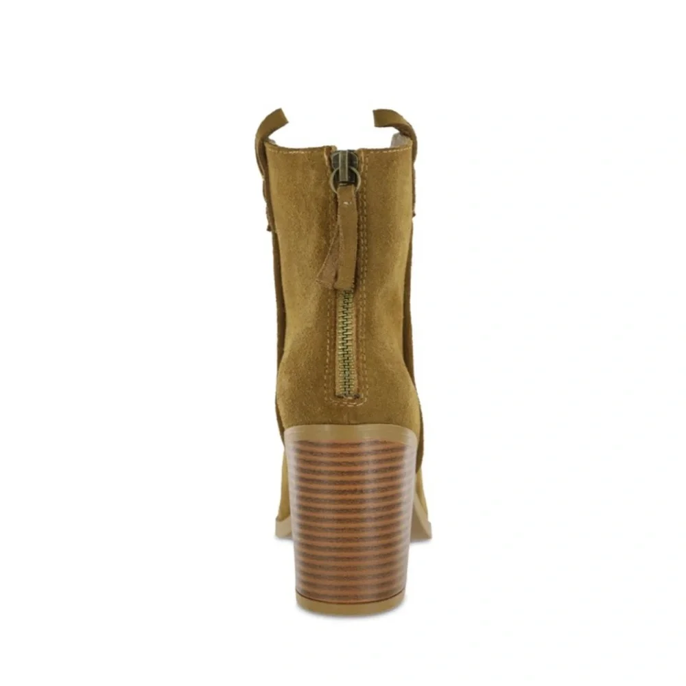 MIA Aedlin boots - tan suede 7.5 NWOT